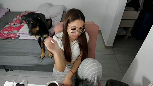 Snapshot of Greciaruiz_ chatting on April 28, 2:27 am Greciaruiz online show from April 28, 2:27 am
