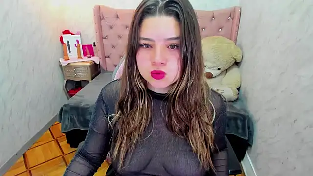 Lianngrace online show from February 11, 2:00 pm