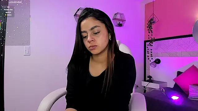 Snapshot of Bella_walker_ chatting on March 9, 8:02 pm Bella walker online show from March 9, 8:02 pm