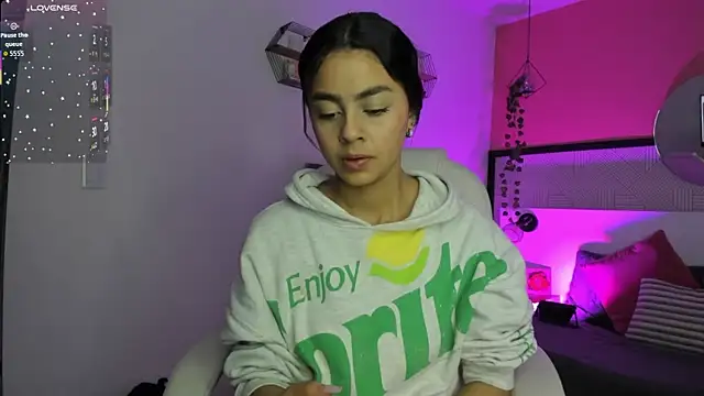 Snapshot of Bella_walker_ chatting on March 24, 9:09 pm Bella walker online show from March 24, 9:09 pm