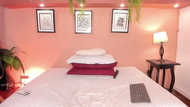 Snapshot of SofiaBennett_ chatting on March 18, 12:08 pm SofiaBennett online show from March 18, 12:08 pm