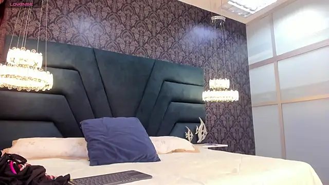 Natty roberts  online show from February 17, 8:15 pm