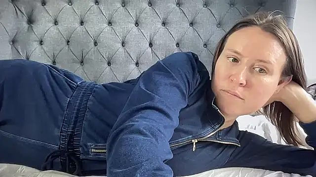 eatmypie69 online show from November 12, 10:48 am