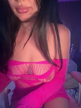 Snapshot of YoungHotMilf97 chatting on June 3, 7:11 am YoungHotMilf97 online show from June 3, 7:11 am