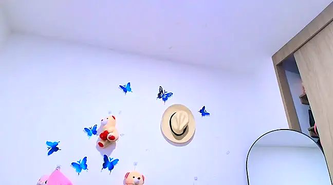 Snapshot of Veronica_Milf1 chatting on February 16, 5:37 pm Veronica Milf1 online show from February 16, 5:37 pm