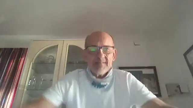 Snapshot of llopaco chatting on October 15, 1:44 pm llopaco online show from October 15, 1:44 pm