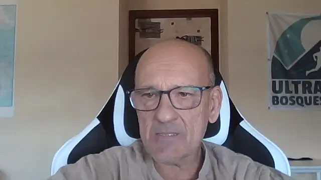 Snapshot of llopaco chatting on November 8, 10:37 am llopaco online show from November 8, 10:37 am