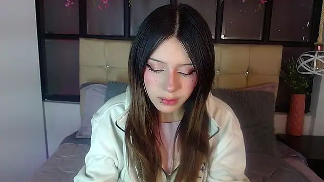 fyreandfox  online show from November 26, 8:21 pm