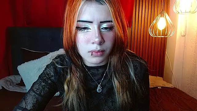fyreandfox  online show from May 12, 8:17 pm