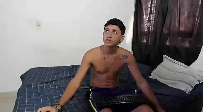 Snapshot of tonypaul13 chatting on February 20, 3:52 pm tonypaul13 online show from February 20, 3:52 pm