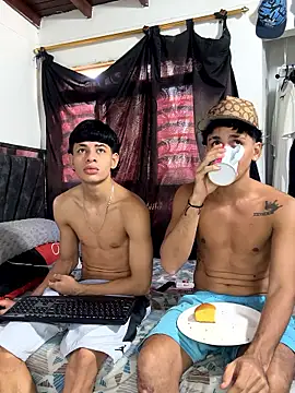 Snapshot of tonypaul13 chatting on January 15, 2:32 pm tonypaul13 online show from January 15, 2:32 pm