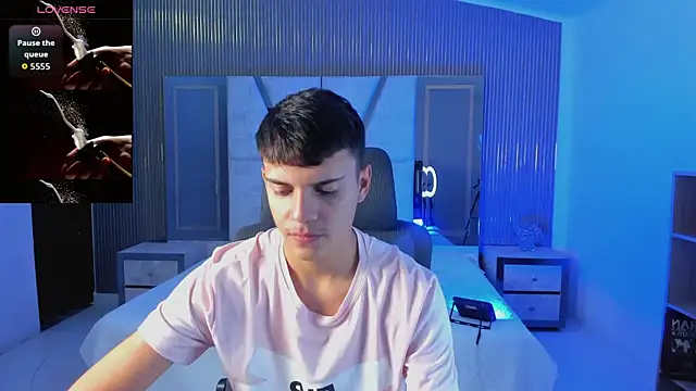 Snapshot of JacobRoberts1 chatting on October 15, 9:04 pm JacobRoberts1 online show from October 15, 9:04 pm