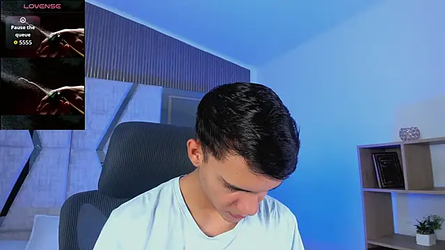 Snapshot of JacobRoberts1 chatting on October 16, 8:43 pm JacobRoberts1 online show from October 16, 8:43 pm