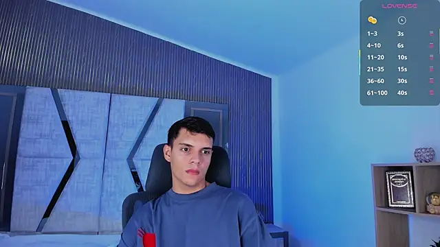 Snapshot of JacobRoberts1 chatting on October 19, 8:20 pm JacobRoberts1 online show from October 19, 8:20 pm