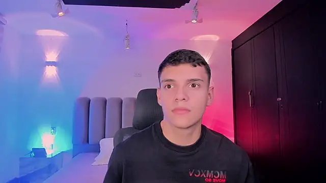 Snapshot of JacobRoberts1 chatting on October 31, 9:27 pm JacobRoberts1 online show from October 31, 9:27 pm