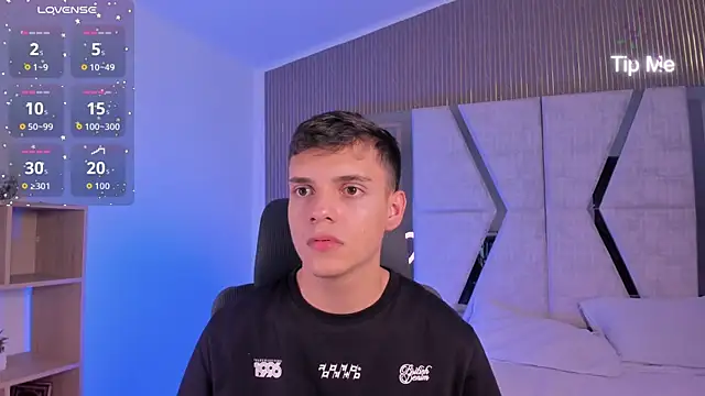 JacobRoberts1 online show from November 7, 9:04 pm