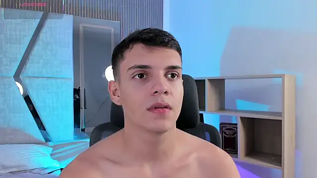 JacobRoberts1 online show from December 5, 8:38 pm