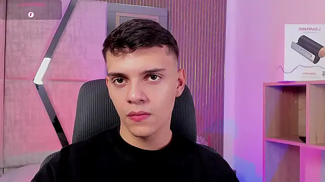 JacobRoberts1 online show from December 18, 8:37 pm