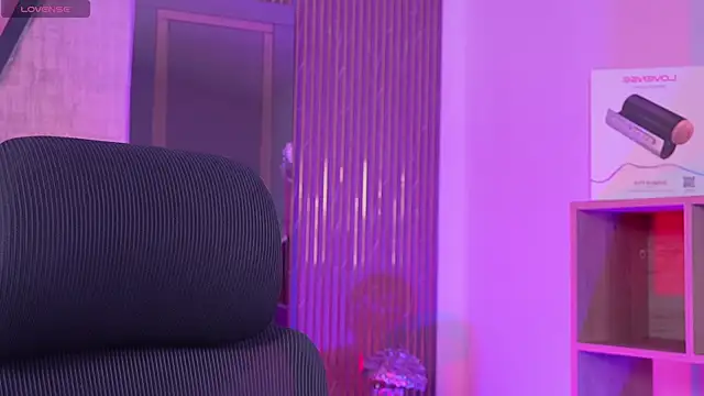 JacobRoberts1 online show from December 19, 10:39 pm