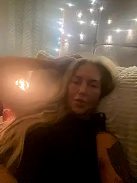 Snapshot of Fiery_Blonde_LexiX chatting on October 27, 10:25 pm Fiery Blonde LexiX online show from October 27, 10:25 pm