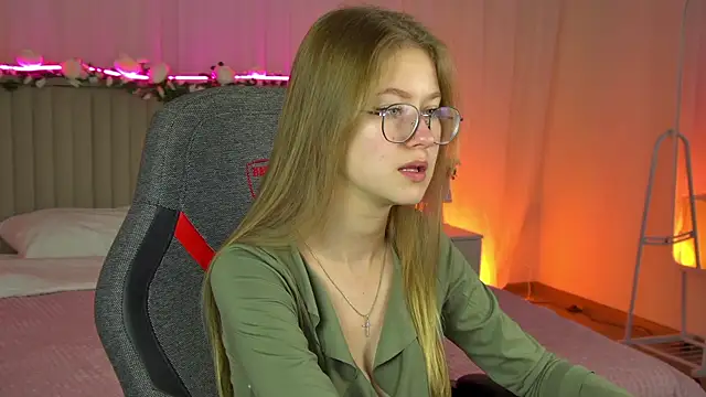 Snapshot of EveMundie chatting on September 26, 6:39 am EveMundie online show from September 26, 6:39 am