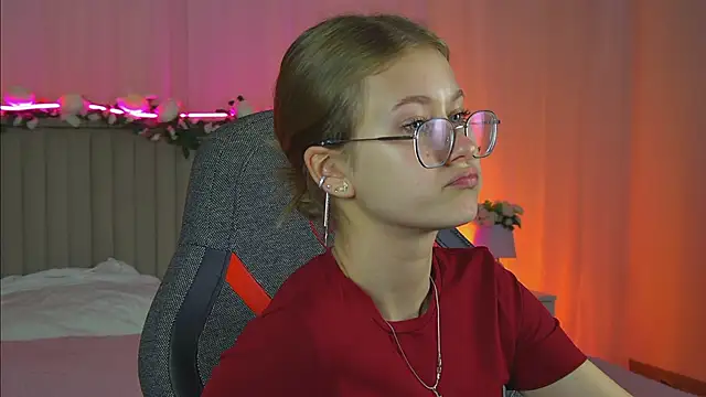 Snapshot of EveMundie chatting on October 7, 12:46 pm EveMundie online show from October 7, 12:46 pm