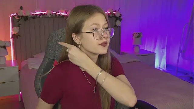 Snapshot of EveMundie chatting on November 11, 12:38 pm EveMundie online show from November 11, 12:38 pm