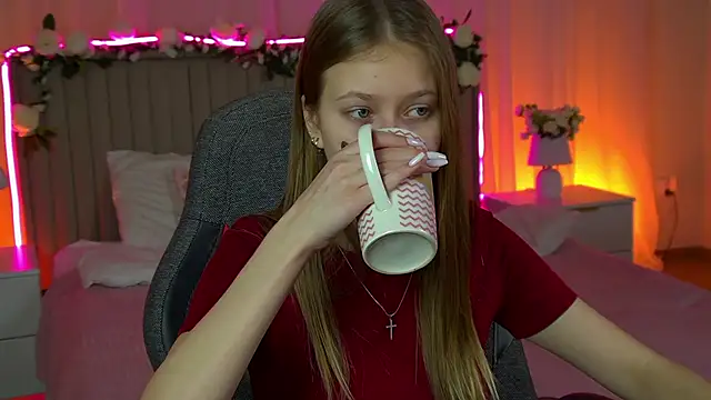 EveMundie online show from December 23, 9:51 am