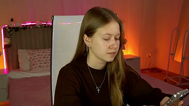 EveMundie online show from February 12, 6:30 am