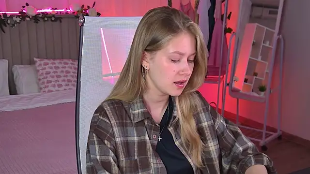 EveMundie online show from June 15, 9:44 am