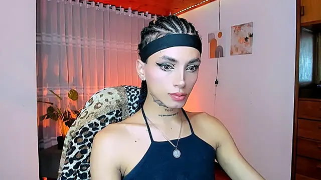 Snapshot of nilam_valker chatting on May 25, 10:27 pm nilam valker online show from May 25, 10:27 pm