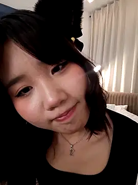 Snapshot of HitomiAoki chatting on February 22, 1:11 am HitomiAoki online show from February 22, 1:11 am