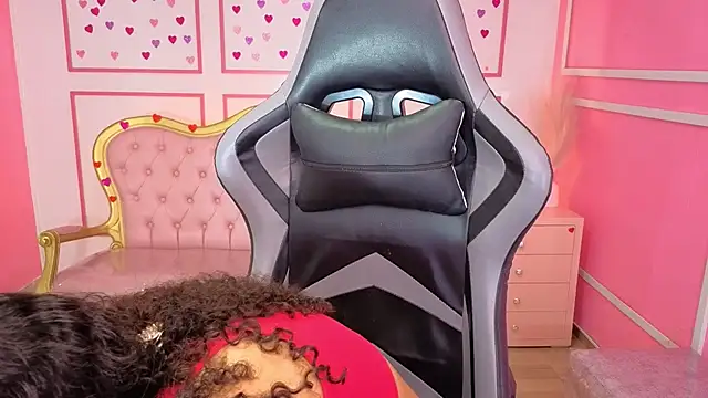 danatella a online show from December 14, 1:16 pm