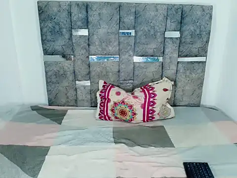 Snapshot of cherry_crushx chatting on February 14, 12:51 am cherry crushx online show from February 14, 12:51 am