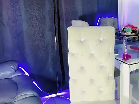 Snapshot of cherry_crushx chatting on March 6, 2:13 pm cherry crushx online show from March 6, 2:13 pm