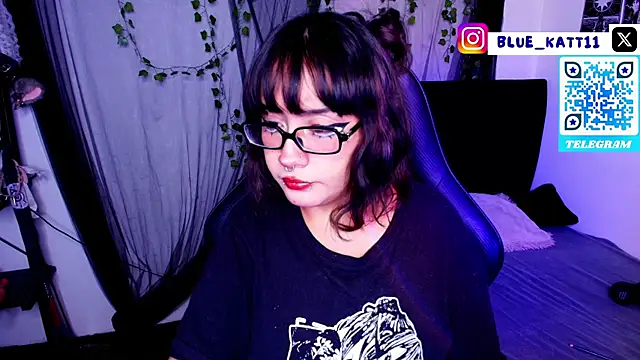 Snapshot of blue_katt chatting on May 19, 2:40 am blue katt online show from May 19, 2:40 am