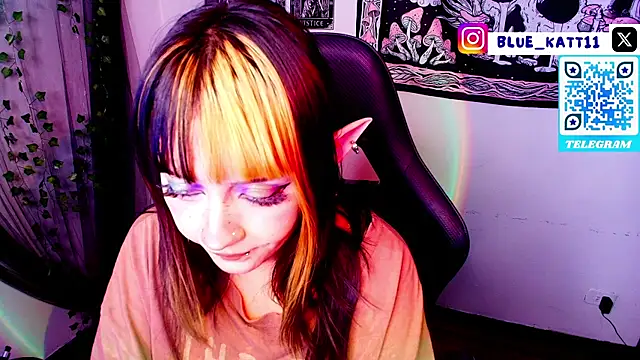 Snapshot of blue_katt chatting on July 22, 4:26 am blue katt online show from July 22, 4:26 am
