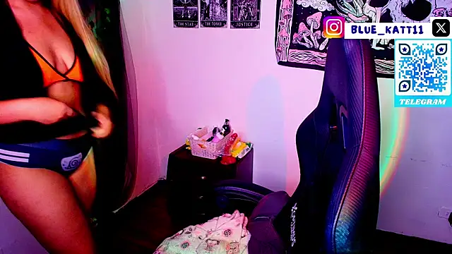 Snapshot of blue_katt chatting on July 22, 11:18 pm blue katt online show from July 22, 11:18 pm