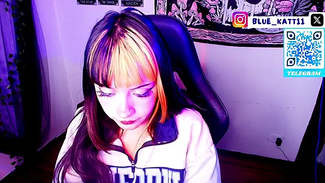 Snapshot of blue_katt chatting on July 27, 12:06 am blue katt online show from July 27, 12:06 am