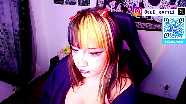 Snapshot of blue_katt chatting on July 29, 11:25 pm blue katt online show from July 29, 11:25 pm