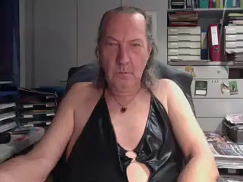 HMStraps01 online show from November 5, 6:08 pm