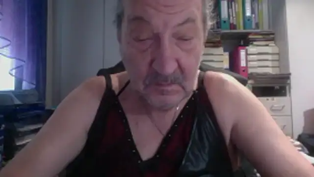 HMStraps01 online show from January 17, 10:53 am