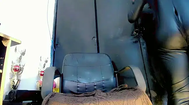 Snapshot of Iris_Gill chatting on February 15, 3:50 pm Iris Gill online show from February 15, 3:50 pm