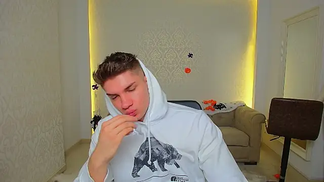 MaxKaiden online show from October 27, 5:55 am