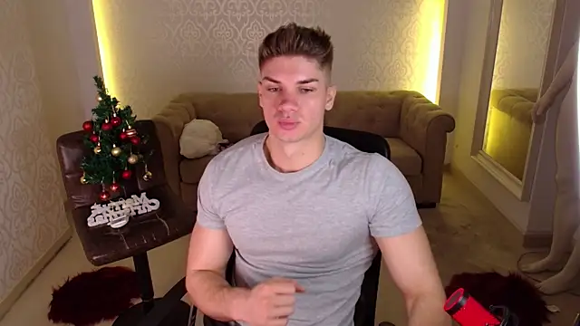 MaxKaiden online show from December 3, 6:10 am