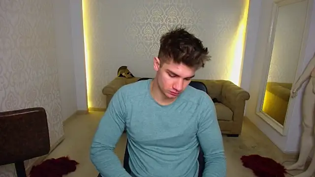 MaxKaiden online show from January 18, 6:17 am