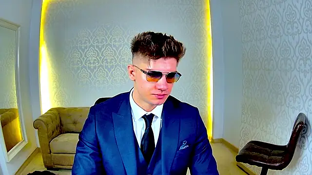 Snapshot of MaxKaiden chatting on February 14, 6:21 am MaxKaiden online show from February 14, 6:21 am