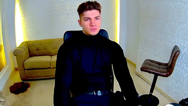 Snapshot of MaxKaiden chatting on February 22, 5:40 am MaxKaiden online show from February 22, 5:40 am