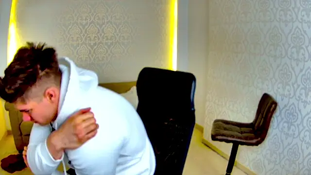 Snapshot of MaxKaiden chatting on February 24, 5:38 am MaxKaiden online show from February 24, 5:38 am