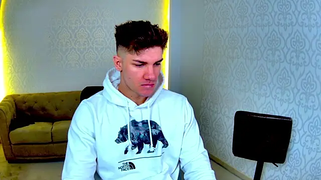 Snapshot of MaxKaiden chatting on March 1, 5:31 am MaxKaiden online show from March 1, 5:31 am